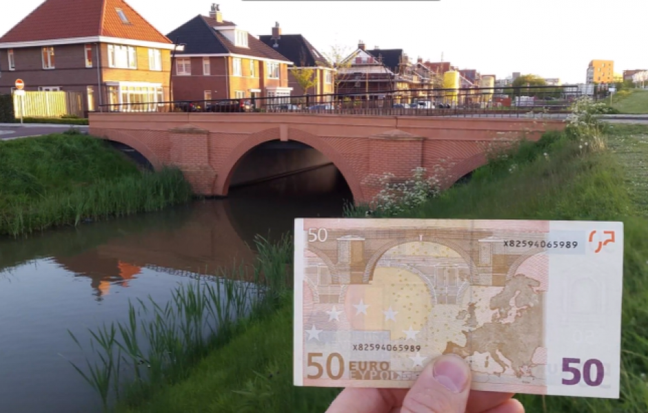 Мост на купюре. Евро банкноты мосты. Мост на купюре 50 евро. Купюры Голландии с пчелой.