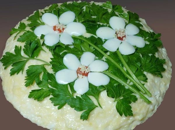 Салат с корейской морковью и грибами "Три цветка"