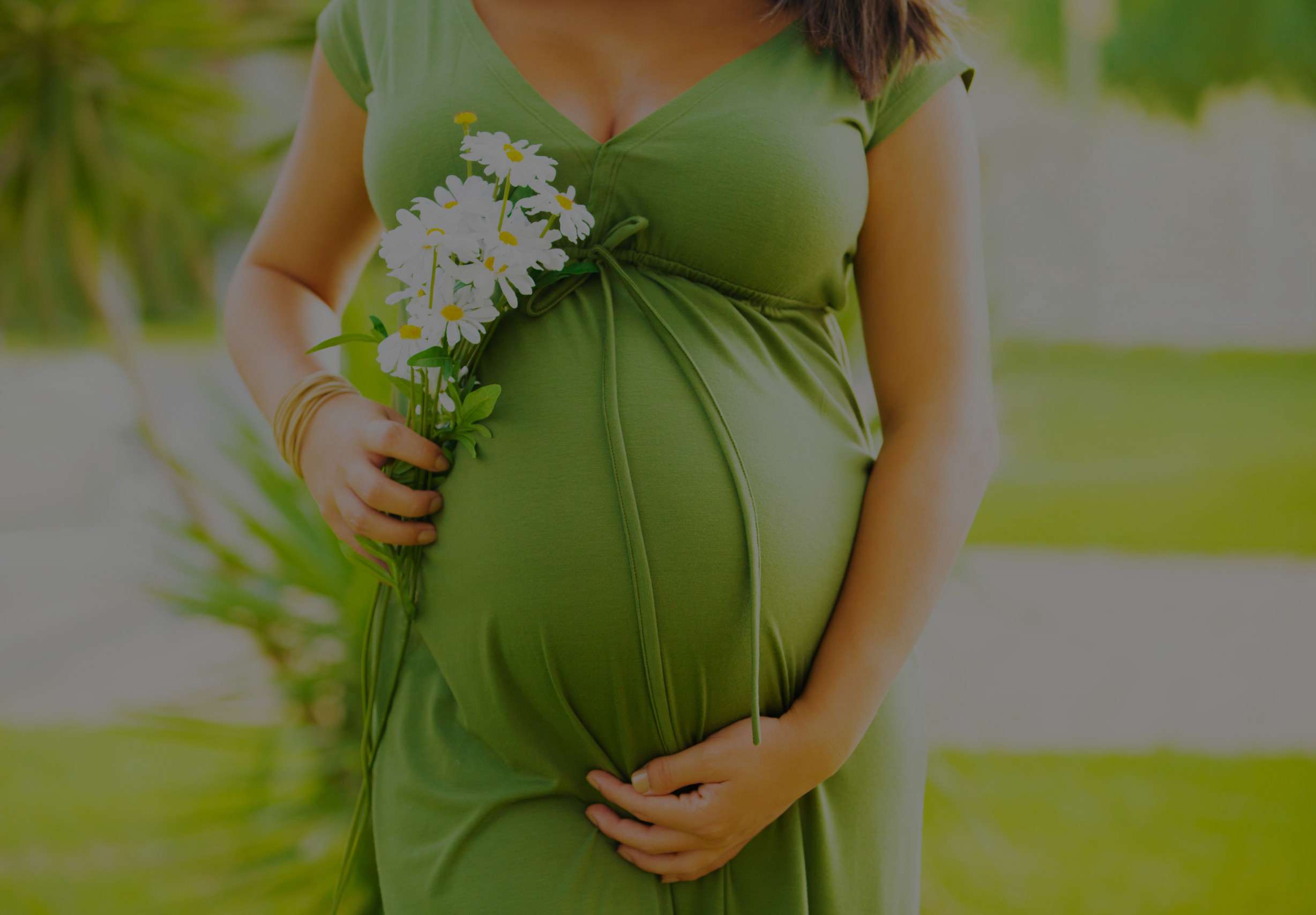 Все беременным рф. Платье для беременных вечернее. Беременные фото. Вечерние платья для беременных на свадьбу. Фотосессия беременности на природе.