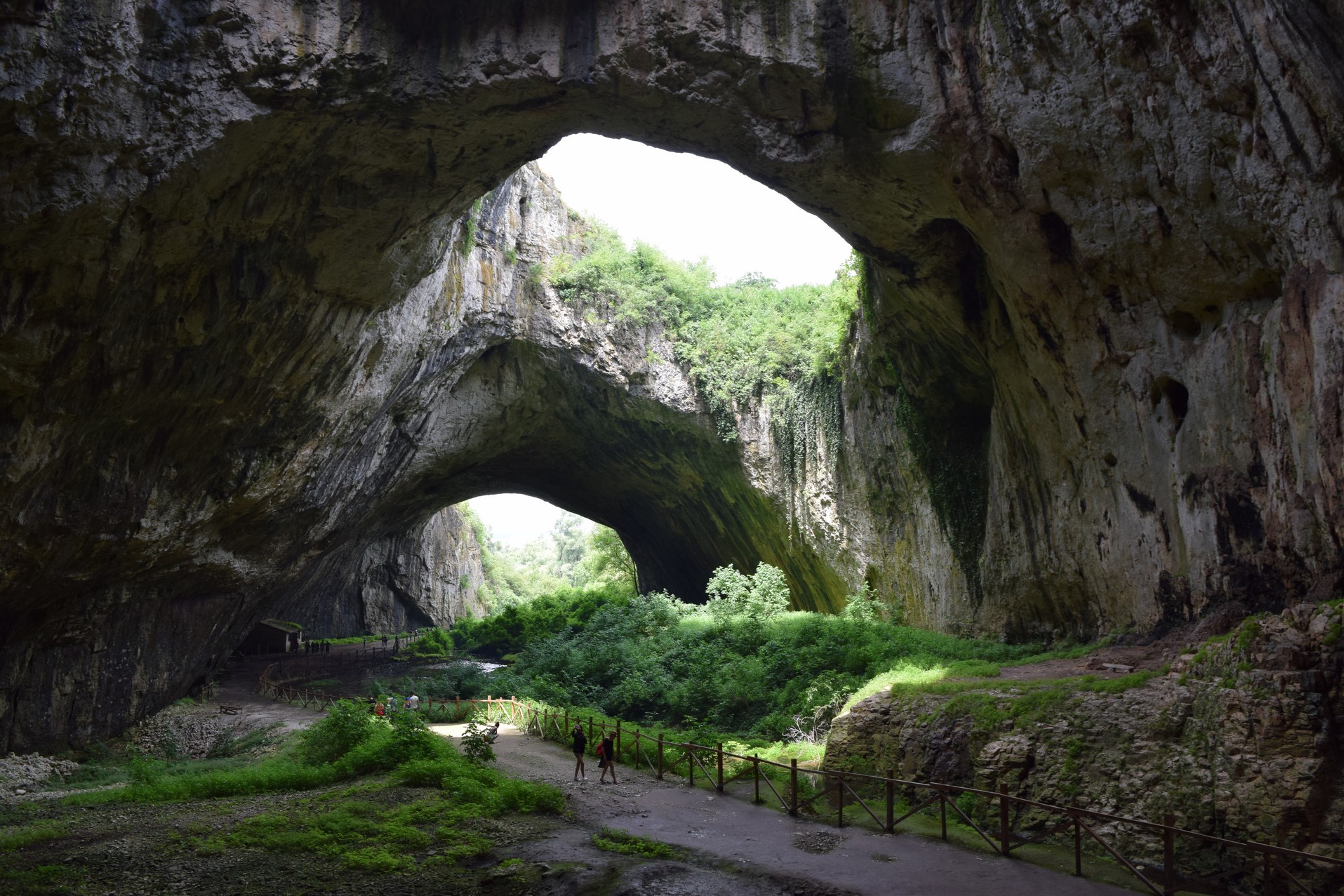 Aza cave. Пещера Деветашка Болгария. Грот Фатьма-Коба Крым. Пещера айналы. Алларская пещера.
