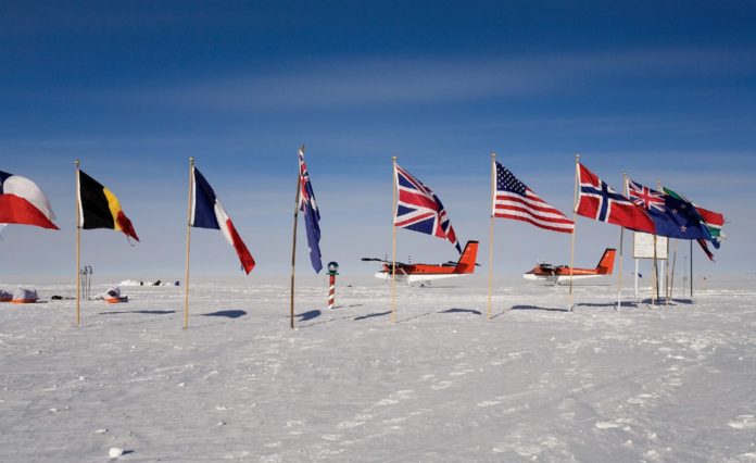 Сколько флагов на Северном полюсе?