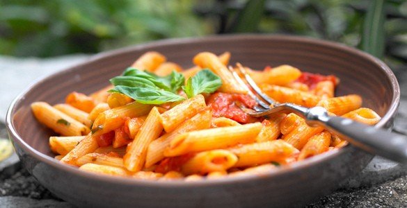 Томатный соус для спагетти по-итальянски с чесноком и базиликом