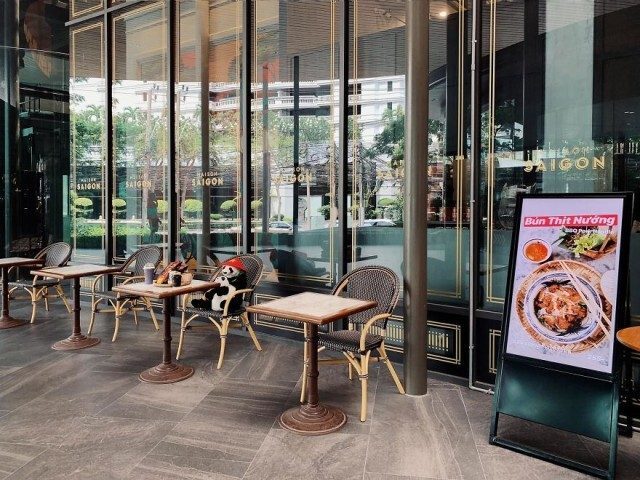 Коронавирусные реалии: ресторан в Таиланде милейшим образом рассадил своих посетителей