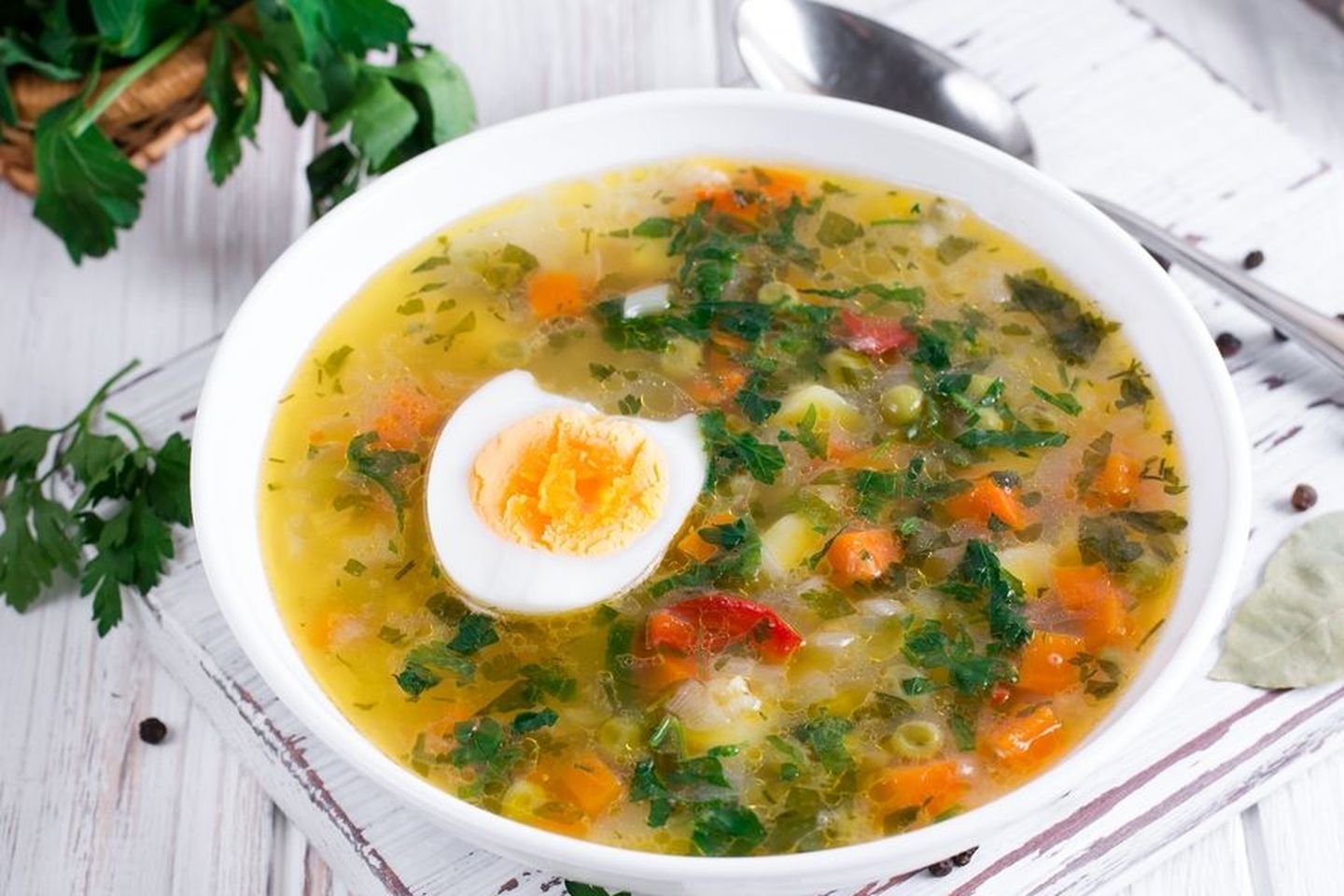 Суп рис морковь. Суп рисовый с овощами. Sup s prisom i ovoshami. Бульон с овощами и рисом. Суп из замороженных овощей.