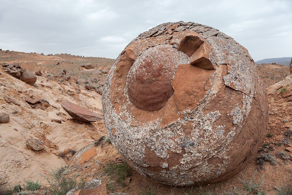 Тайны каменных шаров в Казахстане