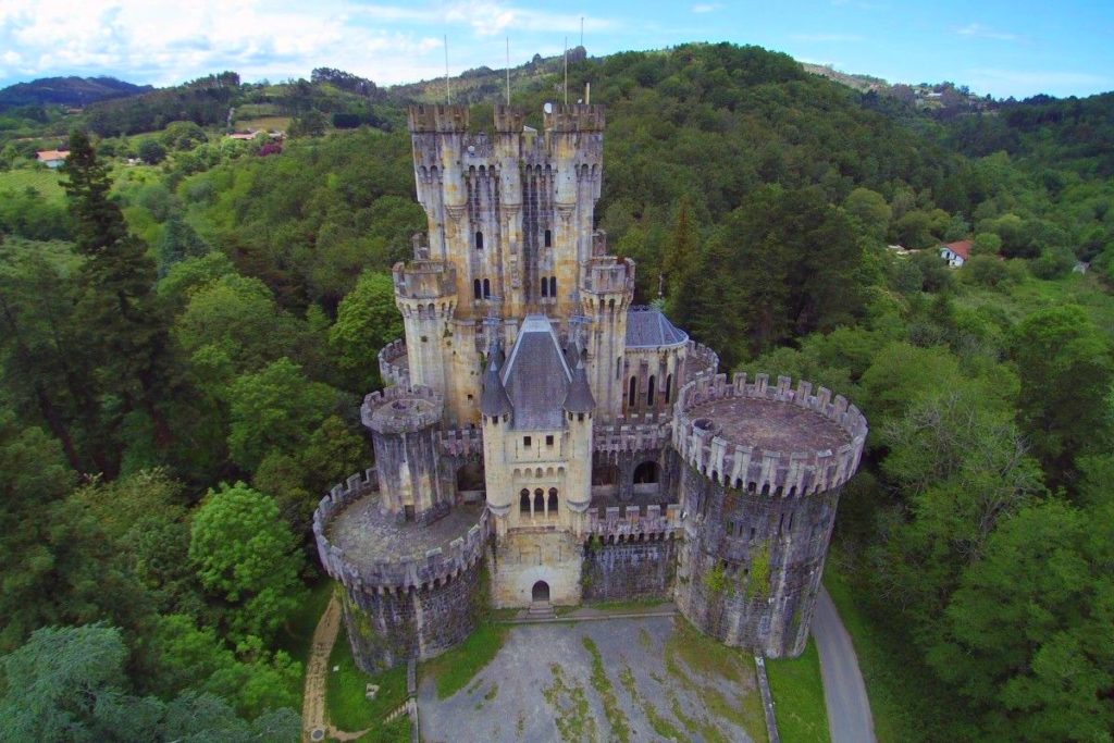9 самых красивых замков в мире, которые обязательно стоит увидеть