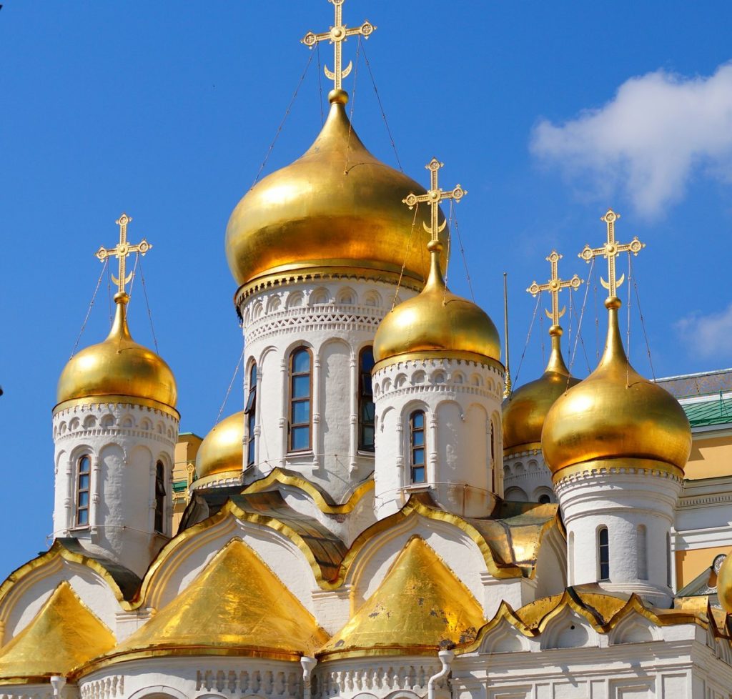 Почему на Руси купола церквей делали в форме луковиц