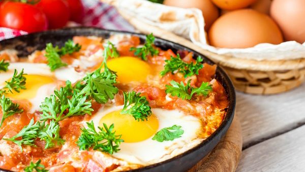 Шакшука - сытный завтрак из яиц по-еврейски
